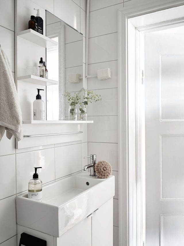 7 Ways to Maximize the Space in Your Small Bathroom Layout 7 Ways to Maximize the Space in Your Small Bathroom Layout on Small Space Small Bathroom Ideas With Tub And Shower id=20892