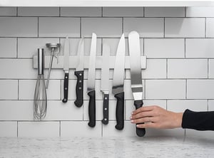 7 простых кухонных идей для красивого минималистского дома - демонстрация ножей