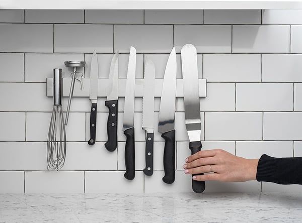 7 Simple Kitchen Ideas for a Beautiful Minimalist Home - Display Knives