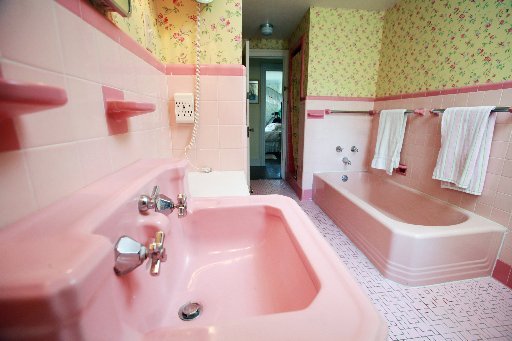 Embrace Retro and Chic Style With Pink Bathroom Tiles - Mamie Eisenhower Pink Bathroom