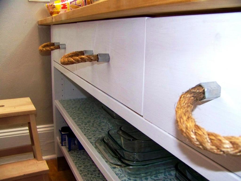 7 Unique Kitchen Cabinet Hardware Options