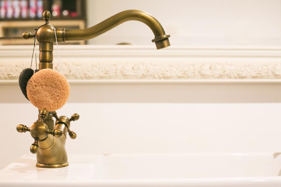 Bathroom Hardware and Bathroom Accessories, Is There a Difference?